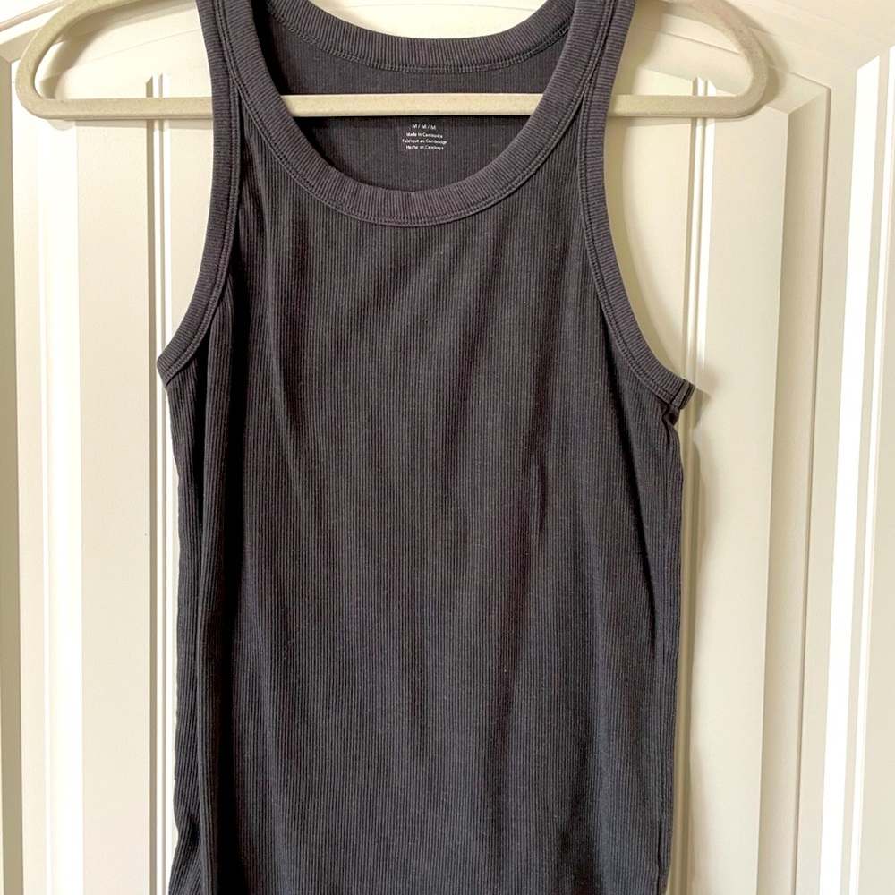 Ribbed tank